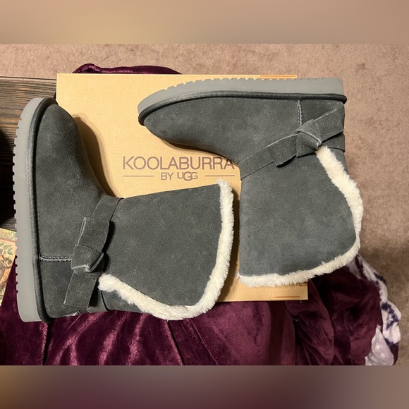 SOLD!!! 8 Koolaburra by UGG Arlena Short Boot Gray Side Bow - Picture 2 of 14